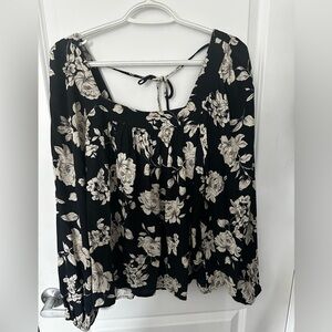 LoveStich Flowy Top Size Medium